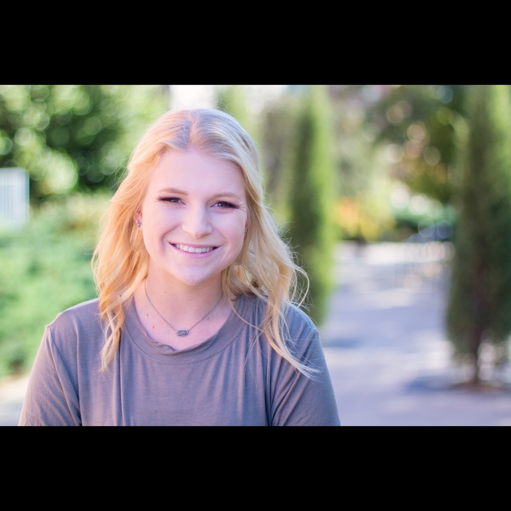 Meet your Posher, Alexia